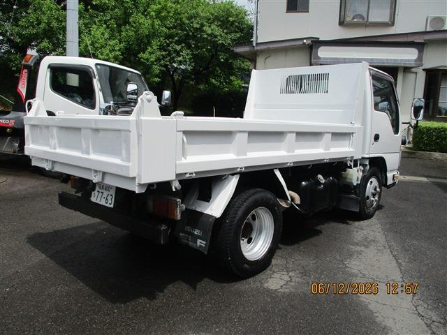 Isuzu Elf 6