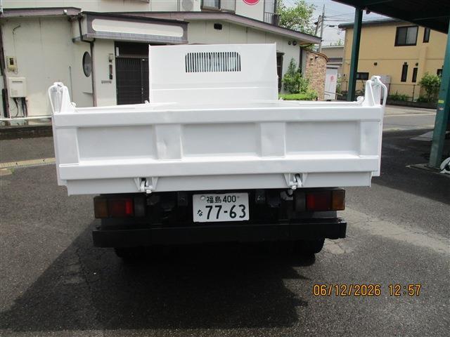 Isuzu Elf 7