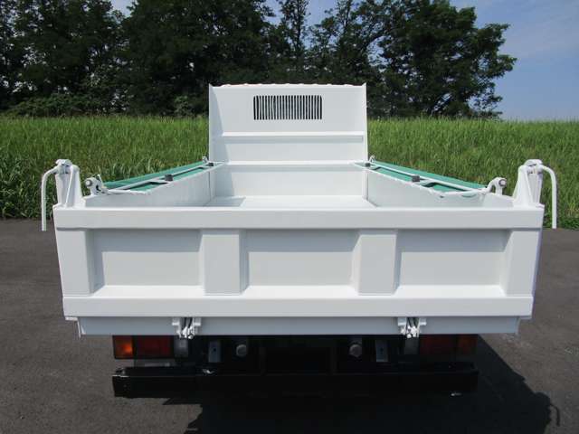 Isuzu Elf 6