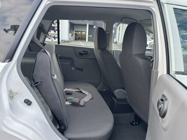 Nissan AD 5