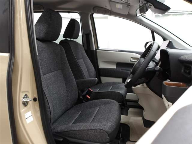 Toyota Sienta 12