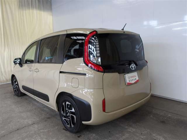 Toyota Sienta 3