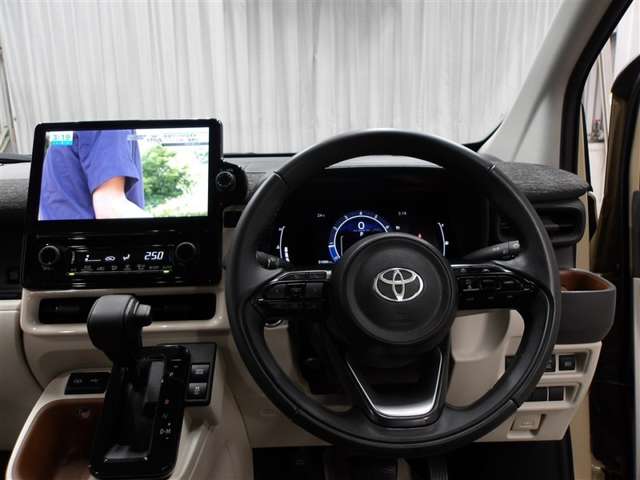 Toyota Sienta 4