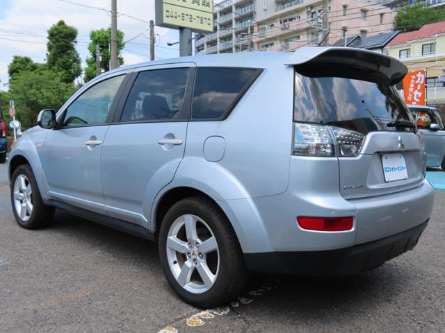 Mitsubishi Outlander 4