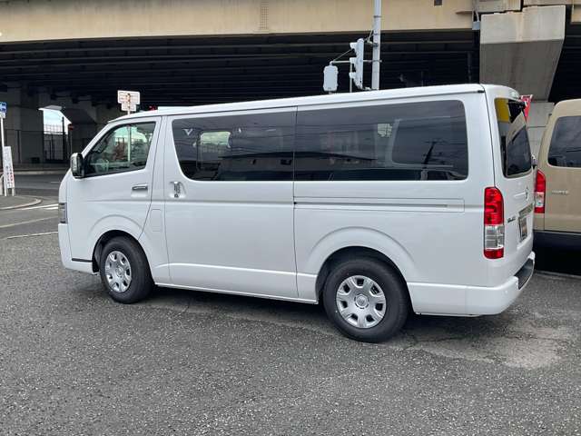 Toyota Hiace Van 11