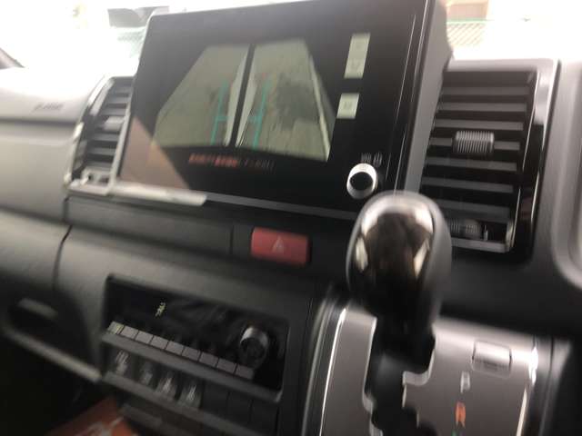 Toyota Hiace Van 5