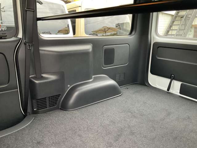 Toyota Hiace Van 9