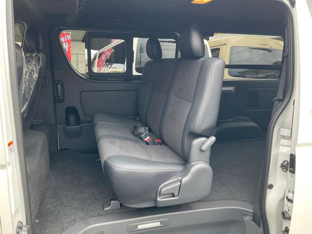 Toyota Hiace Van 10