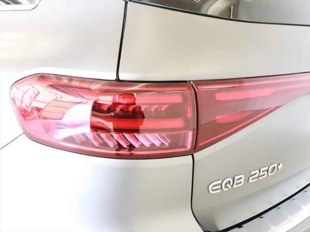 Mercedes-Benz EQB 9