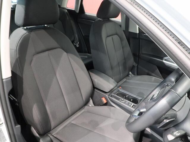 Audi Q3 11