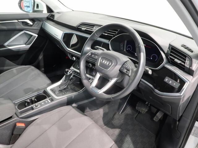 Audi Q3 10