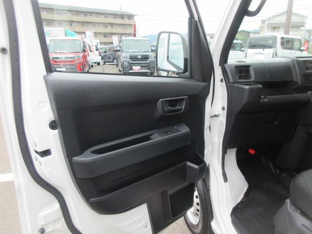 Daihatsu Hijet Cargo 11