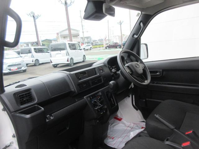 Daihatsu Hijet Cargo 12