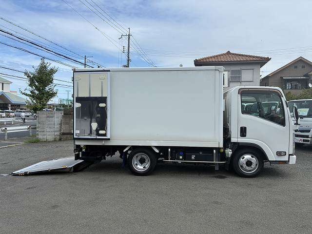 Isuzu Elf 12