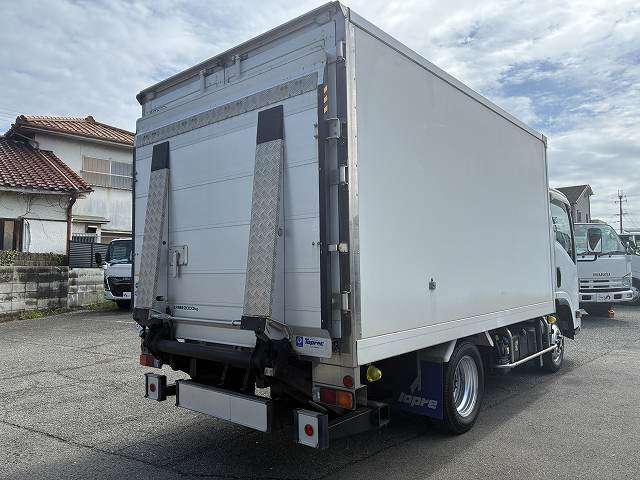 Isuzu Elf 6