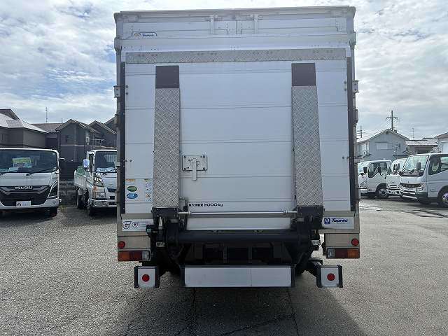 Isuzu Elf 7