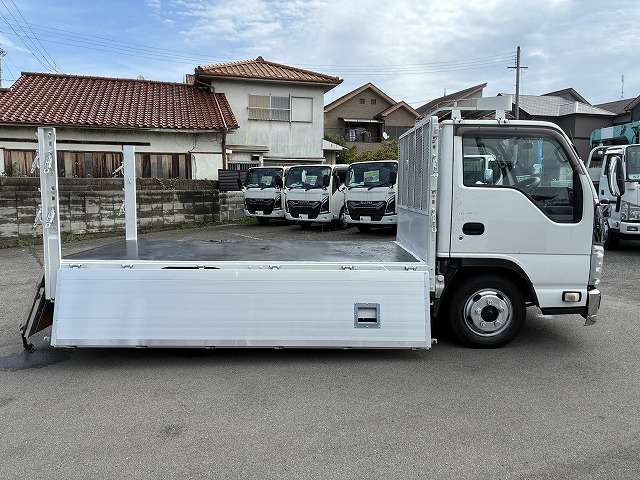 Isuzu Elf 12