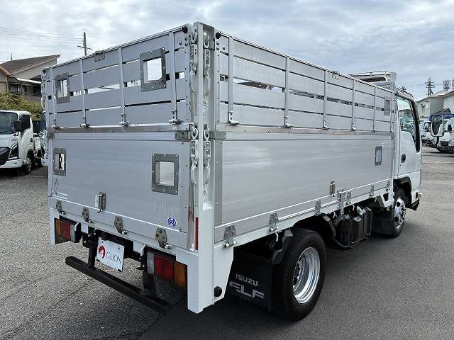 Isuzu Elf 8