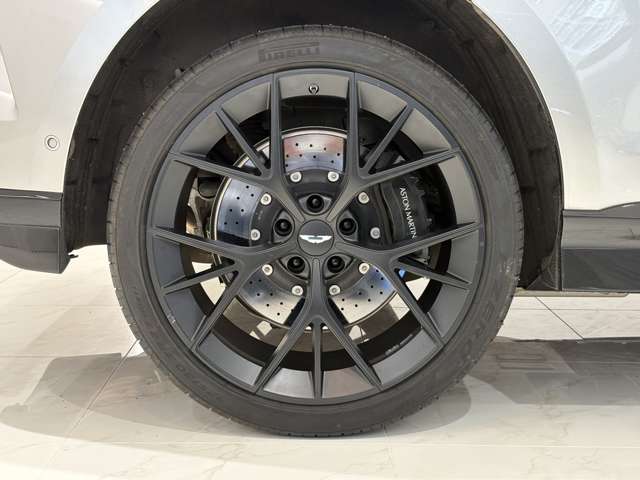 Aston Martin DBX 12