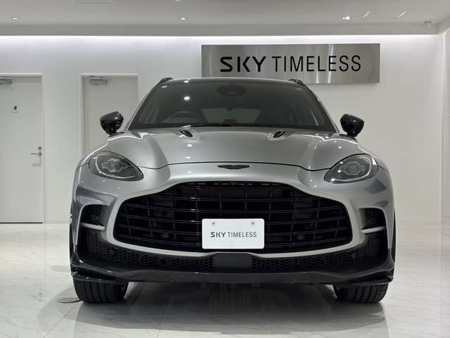 Aston Martin DBX 5