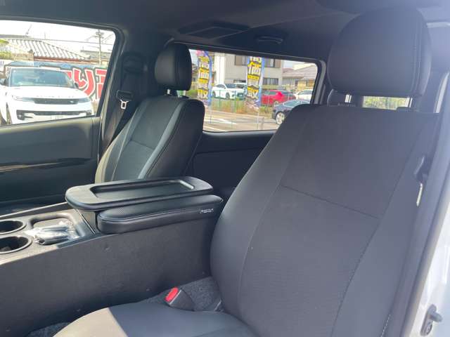 Toyota Hiace Van 12