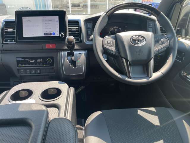 Toyota Hiace Van 2