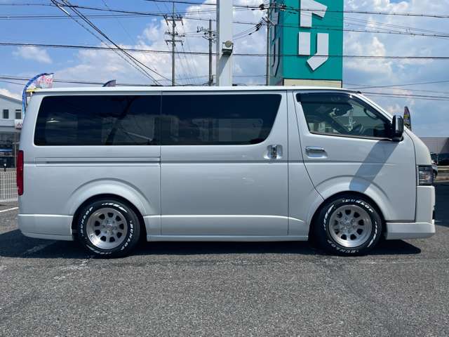 Toyota Hiace Van 5
