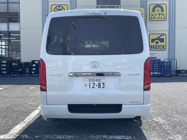 Toyota Hiace Van 7