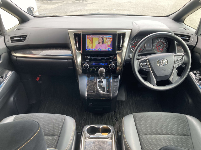 Toyota Alphard 2