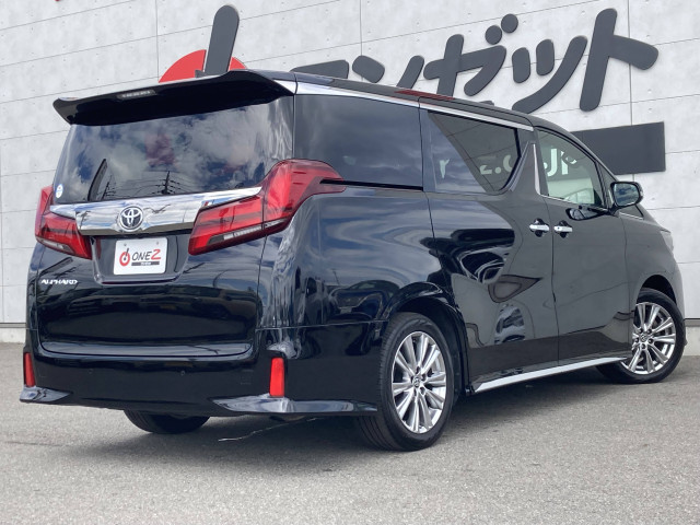 Toyota Alphard 3