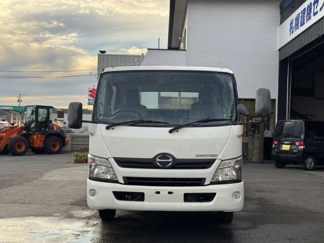 Hino Dutro 11
