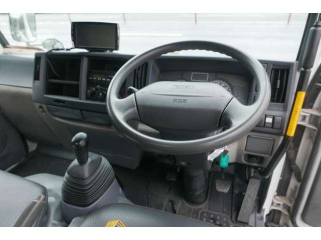 Isuzu Elf 11
