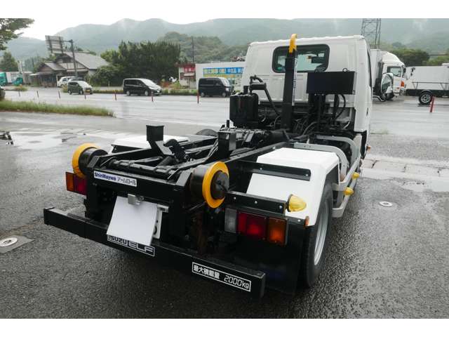 Isuzu Elf 6