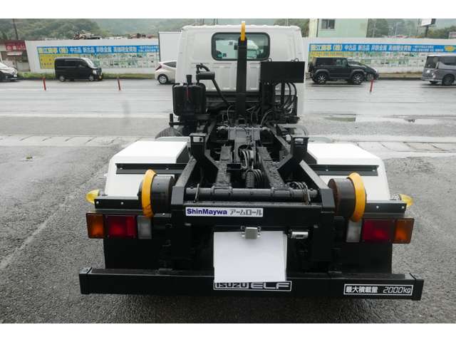 Isuzu Elf 7