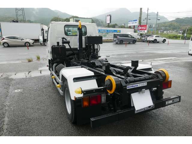 Isuzu Elf 8