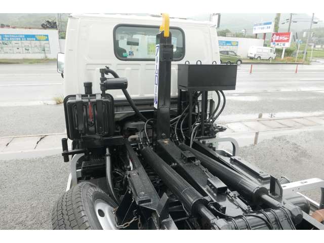 Isuzu Elf 9