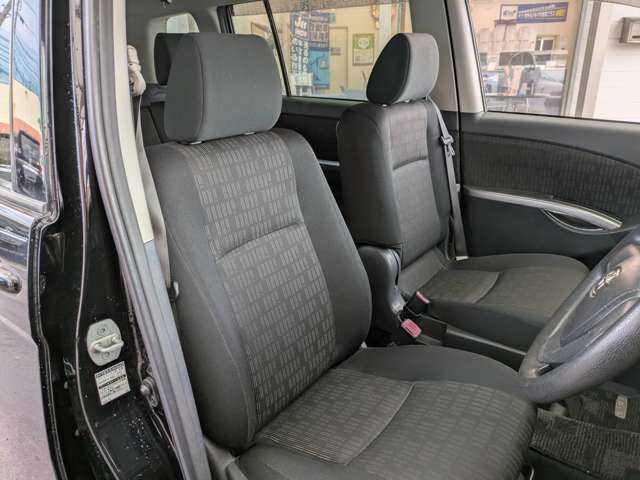 Toyota Isis 9