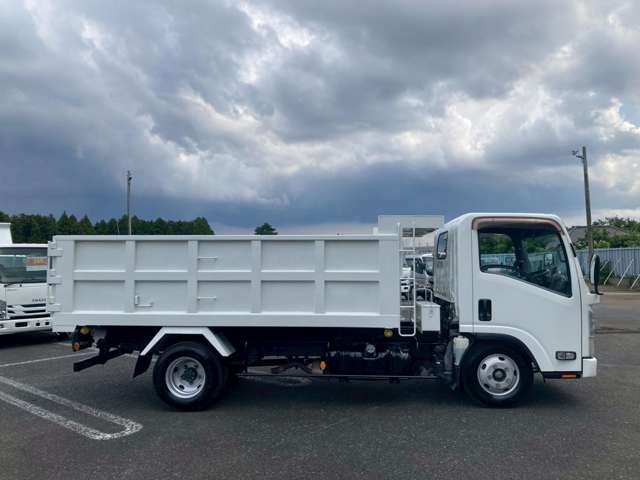 Isuzu Elf 4