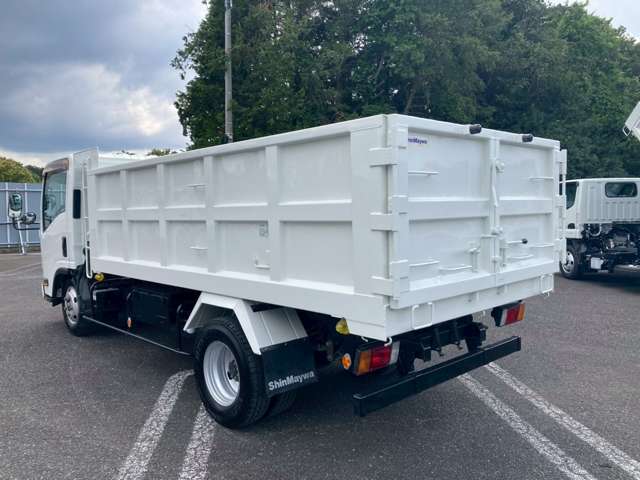 Isuzu Elf 7