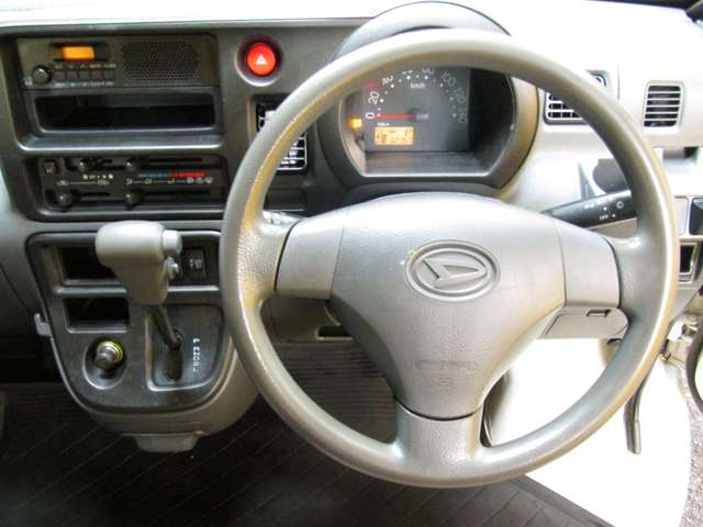 Daihatsu Hijet Cargo 5