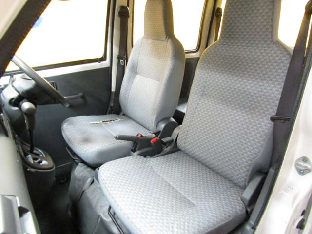 Daihatsu Hijet Cargo 7