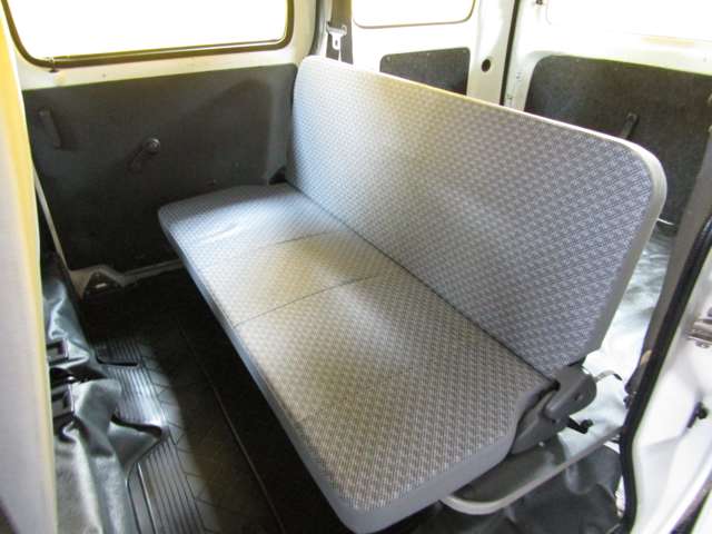 Daihatsu Hijet Cargo 8