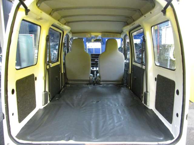 Daihatsu Hijet Cargo 10
