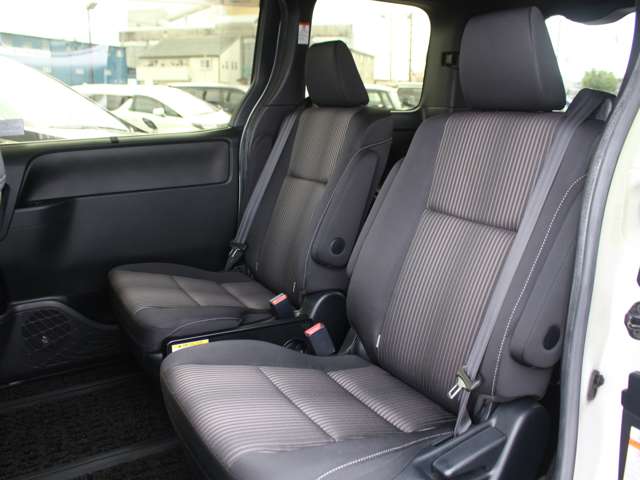 Toyota Voxy 11
