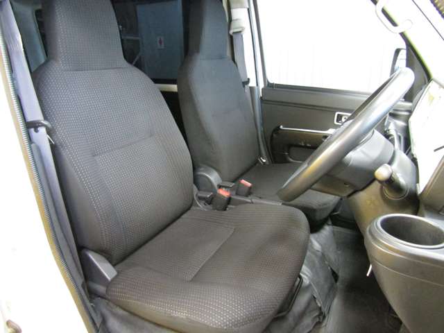 Daihatsu Hijet Cargo 6