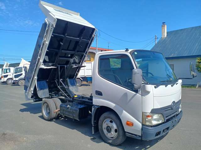 Hino Dutro 3