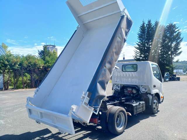 Hino Dutro 9