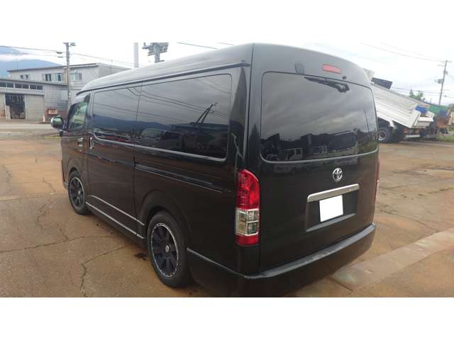 Toyota Hiace 4