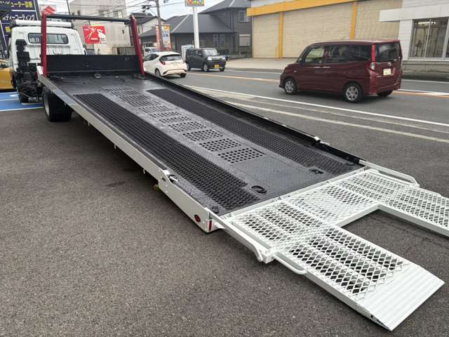 Mitsubishi Fuso Canter 9