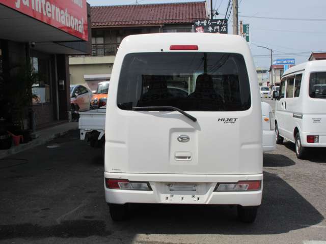 Daihatsu Hijet Cargo 11